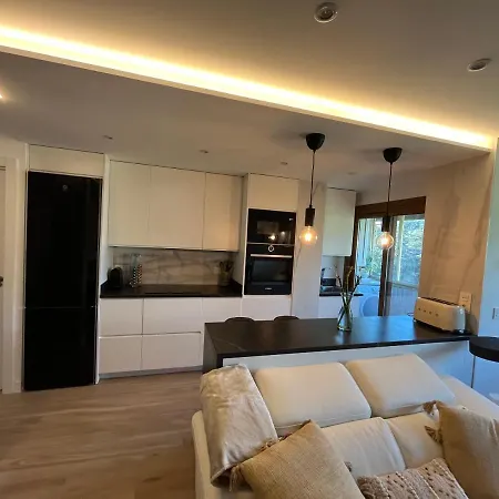 San Bernardo De Lujo Con Ascensor, Wifi Y Vistas A Collarada