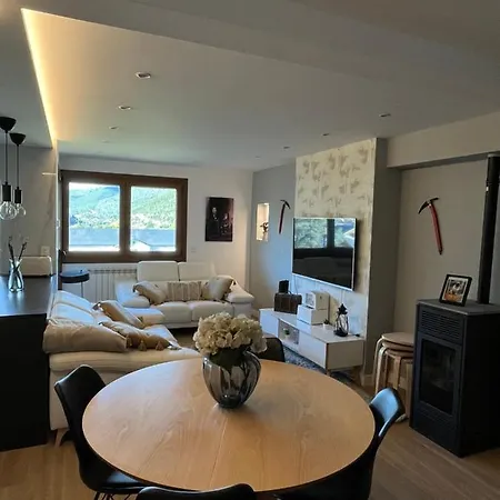 San Bernardo De Lujo Con Ascensor, Wifi Y Vistas A Collarada Jaca