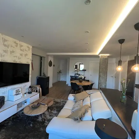 San Bernardo De Lujo Con Ascensor, Wifi Y Vistas A Collarada