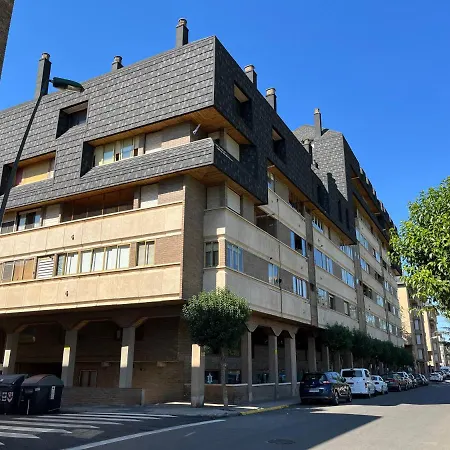 San Bernardo De Lujo Con Ascensor, Wifi Y Vistas A Collarada Appartamento