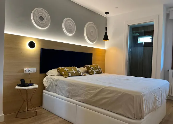 San Bernardo De Lujo Con Ascensor, Wifi Y Vistas A Collarada