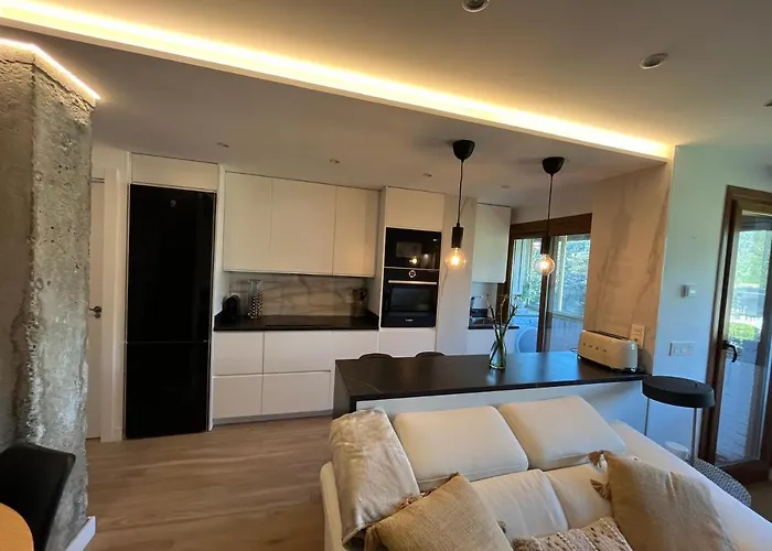 San Bernardo De Lujo Con Ascensor, Wifi Y Vistas A Collarada