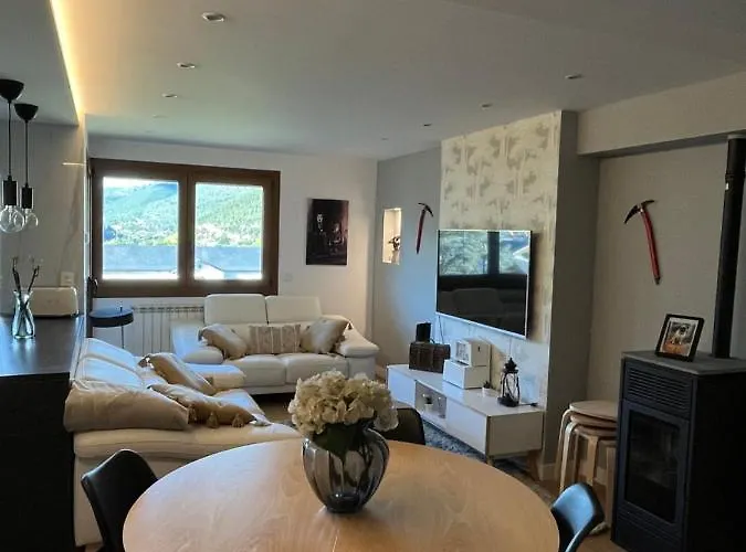 San Bernardo De Lujo Con Ascensor, Wifi Y Vistas A Collarada Jaca