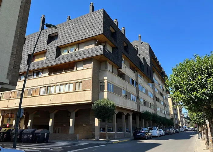 San Bernardo De Lujo Con Ascensor, Wifi Y Vistas A Collarada Apartamento