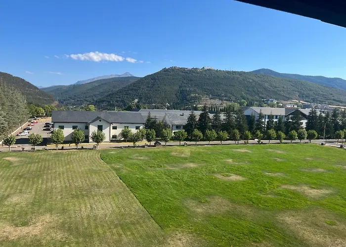 San Bernardo De Lujo Con Ascensor, Wifi Y Vistas A Collarada * Jaca