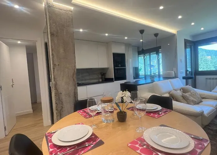 San Bernardo De Lujo Con Ascensor, Wifi Y Vistas A Collarada Apartamento *