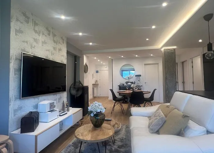 San Bernardo De Lujo Con Ascensor, Wifi Y Vistas A Collarada Apartamento